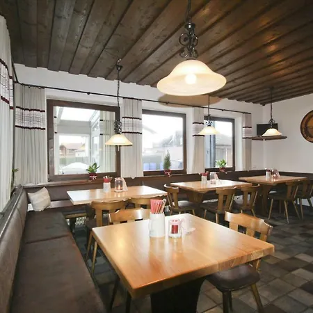 Dorfwirt Hotel *